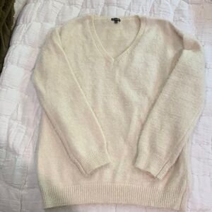 NWOT Cream sweater, size medium